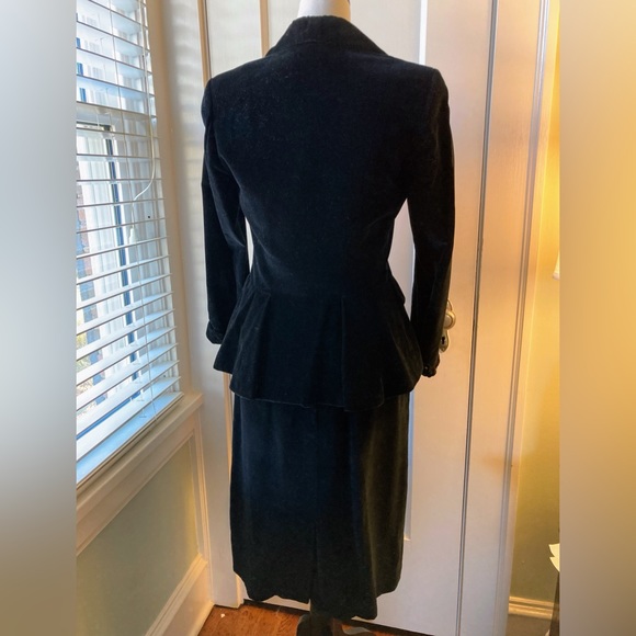 CHRISTIAN DIOR Vintage Velvet 2-piece Skirt Suit with Peplum Jacket - Picture 3 of 16